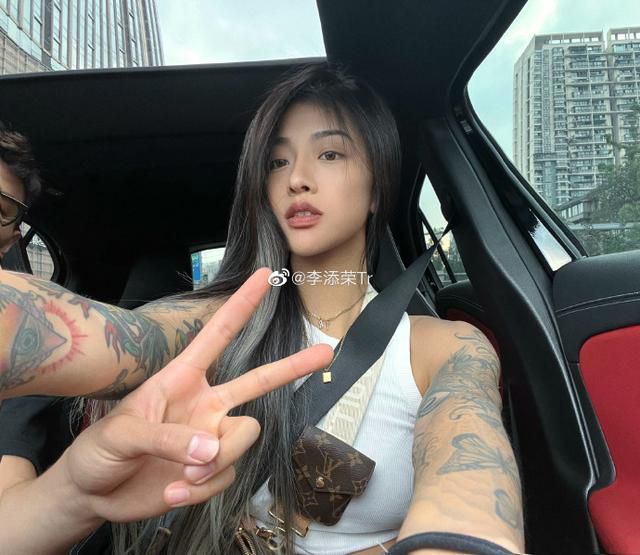 隆戈写道：莱奥检查过后，一切正常已经伤愈，进入康复阶段。